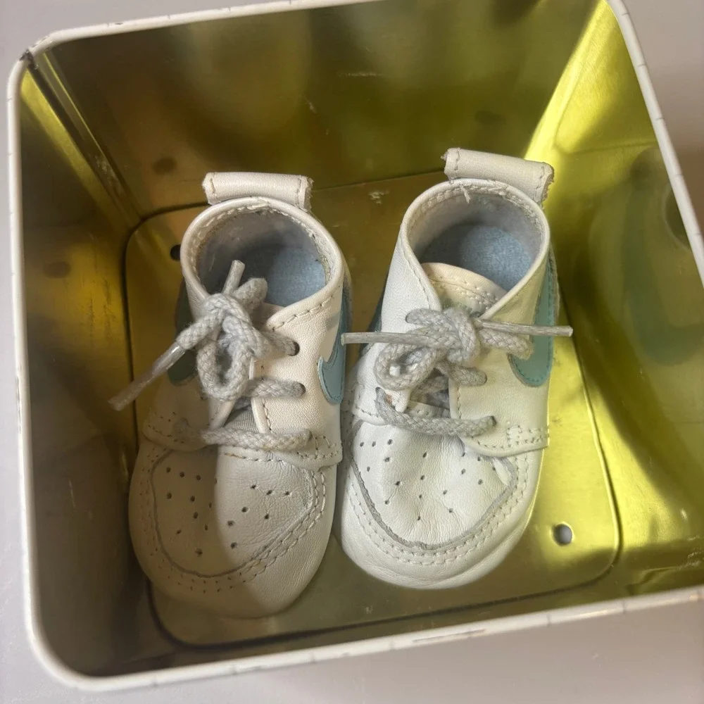1986 Nike Baby Sneakers Sweet Dreams Original Tin White‎ Blue Infant Baby Reveal